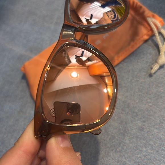 Blenders frog skin sun glasses